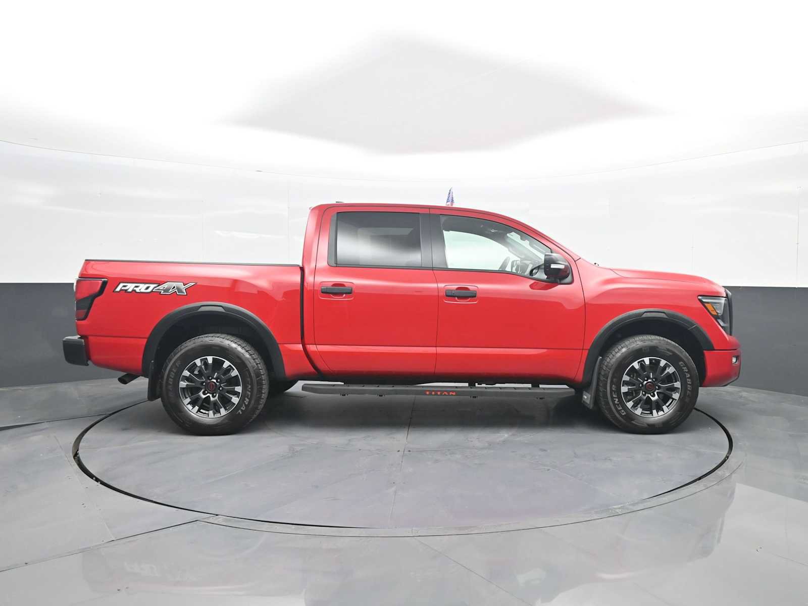 Used 2024 Nissan Titan PRO-4X w/ Pro-4x Convenience Package AWD/4WD image 7