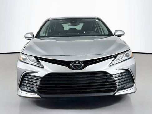 Used 2021 Toyota Camry XLE w/ Navigation Package FWD image 2