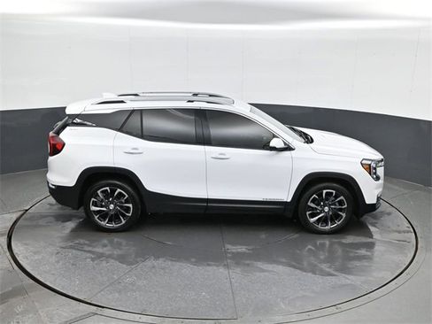 Used 2024 GMC Terrain SLT image 16