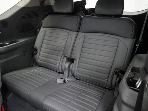 Used 2024 Kia EV9 Land image 20