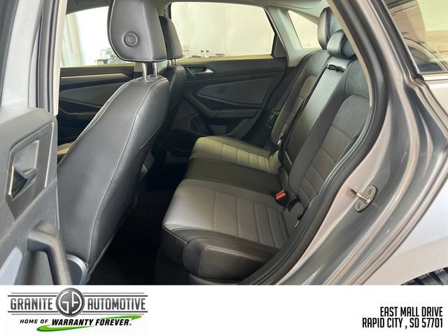 Used 2025 Volkswagen Jetta SE FWD image 26