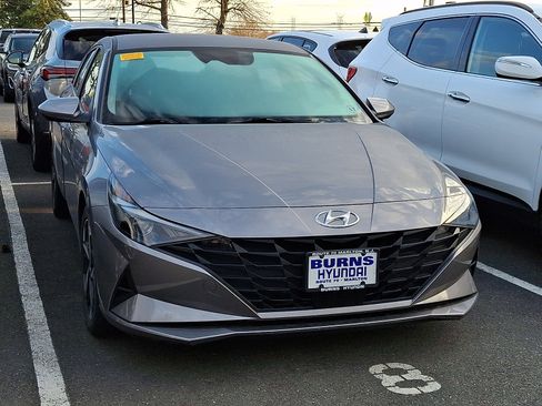 Used 2023 Hyundai Elantra SEL w/ Convenience Package image 2