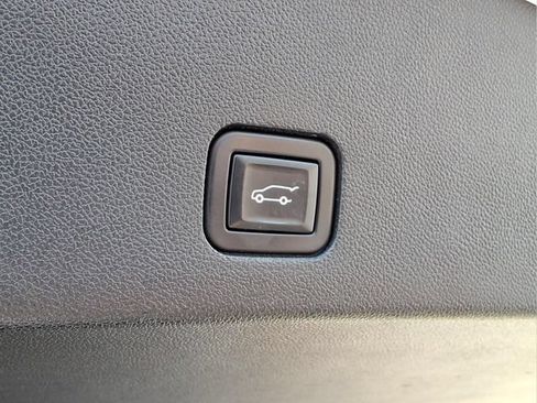 Used 2023 Cadillac XT6 Premium Luxury w/ Technology Package AWD/4WD image 26