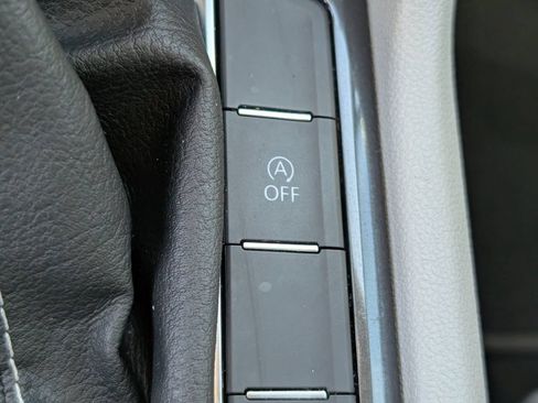 Used 2023 Volkswagen Tiguan SE w/ Panoramic Sunroof Package FWD image 21