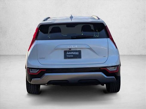 Used 2023 Kia Niro SX Touring FWD image 8