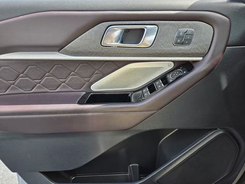 Used 2025 Ford Explorer Platinum w/ LUX Leather Package AWD/4WD image 35