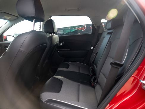 Used 2022 Kia Niro EX image 22