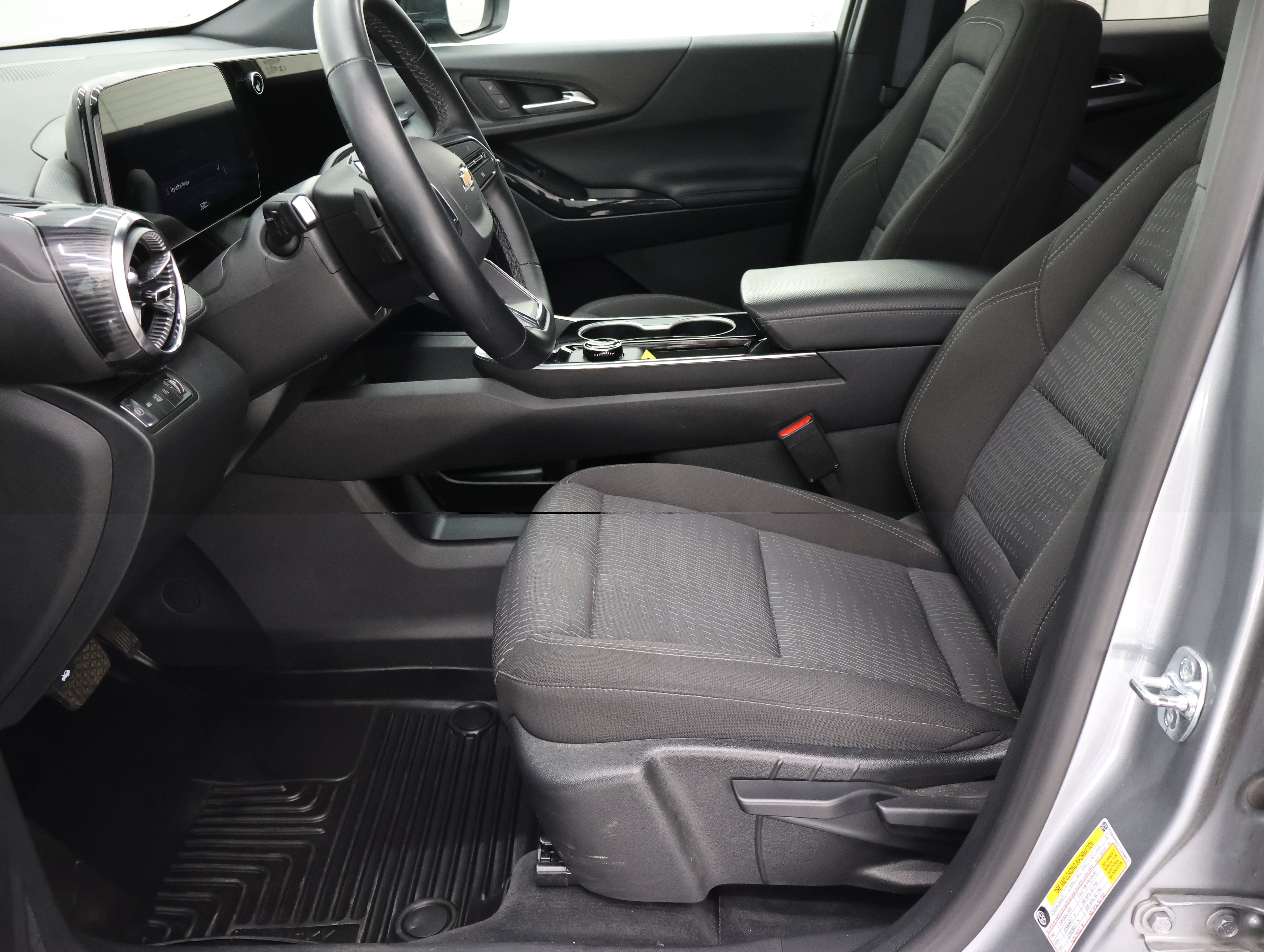 Used 2026 Chevrolet Equinox LT AWD/4WD image 8