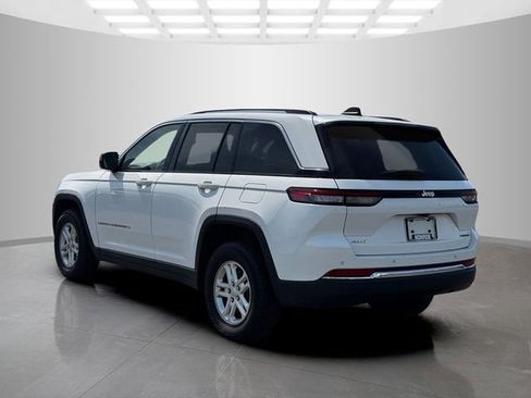 Certified 2024 Jeep Grand Cherokee Laredo AWD/4WD image 5