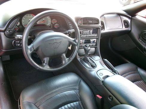 Used 1999 Chevrolet Corvette Coupe w/ Roof Pkg RWD image 13