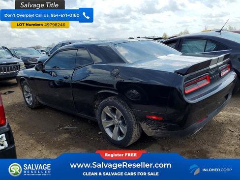 Used 2018 Dodge Challenger SXT RWD image 3