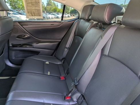 Used 2025 Lexus ES 300h w/ Premium Package image 19