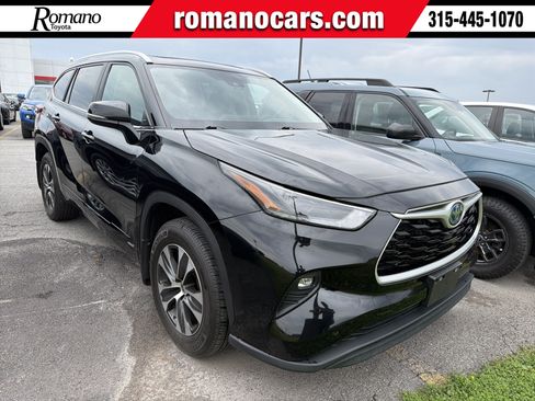 Used 2023 Toyota Highlander XLE AWD/4WD image 1