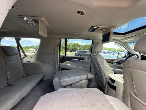Used 2016 Cadillac Escalade ESV Luxury AWD/4WD image 19