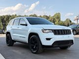 Used 2018 Jeep Grand Cherokee Laredo image 4