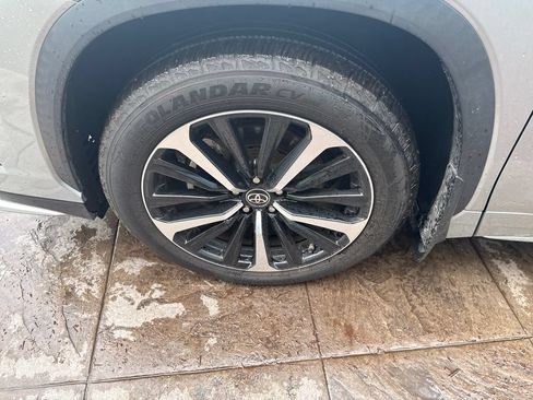 Used 2021 Toyota Highlander XSE AWD/4WD image 12