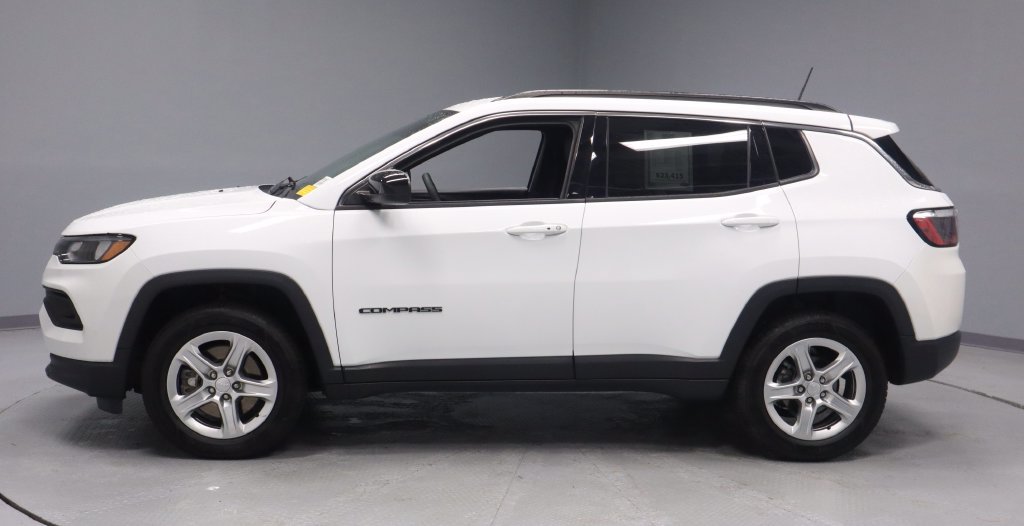 Used 2023 Jeep Compass Latitude AWD/4WD image 5
