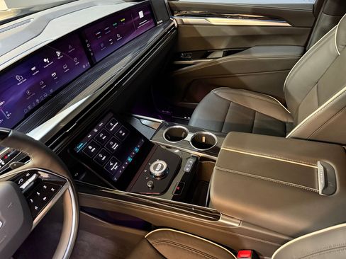 New 2025 Cadillac Escalade Sport w/ Touring Package image 43