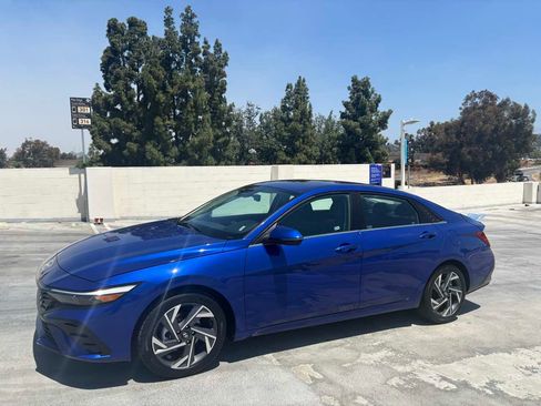 Used 2025 Hyundai Elantra Limited FWD image 8