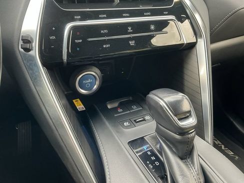 Used 2021 Toyota Venza AWD/4WD image 23