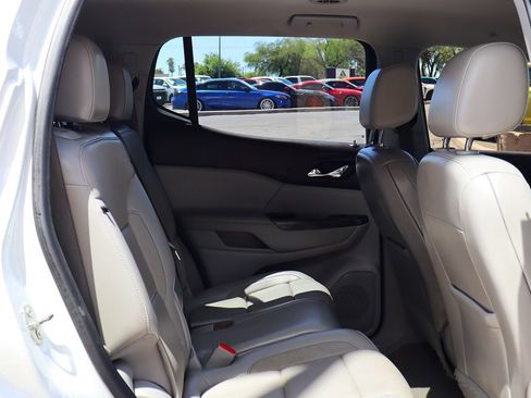 Used 2020 GMC Acadia SLT w/ LPO, Cargo Package FWD image 28
