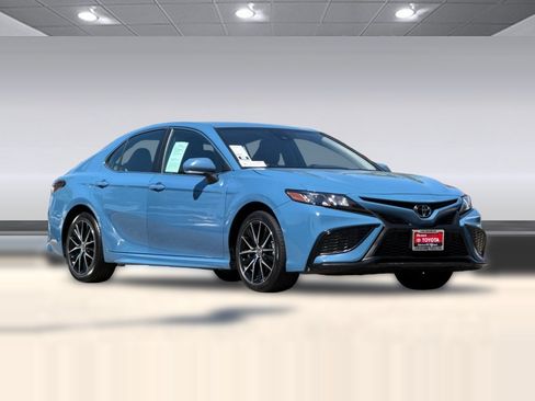 Used 2024 Toyota Camry SE FWD image 6