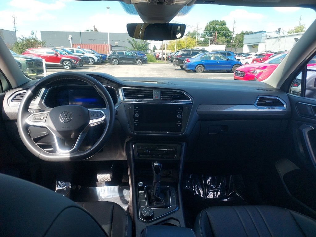Certified 2023 Volkswagen Tiguan SE w/ Panoramic Sunroof Package AWD/4WD image 10