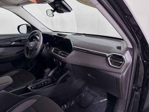 Used 2025 Chevrolet TrailBlazer LT AWD/4WD image 34