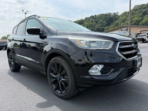 Used 2017 Ford Escape SE w/ SE Sport Appearance Package AWD/4WD image 3