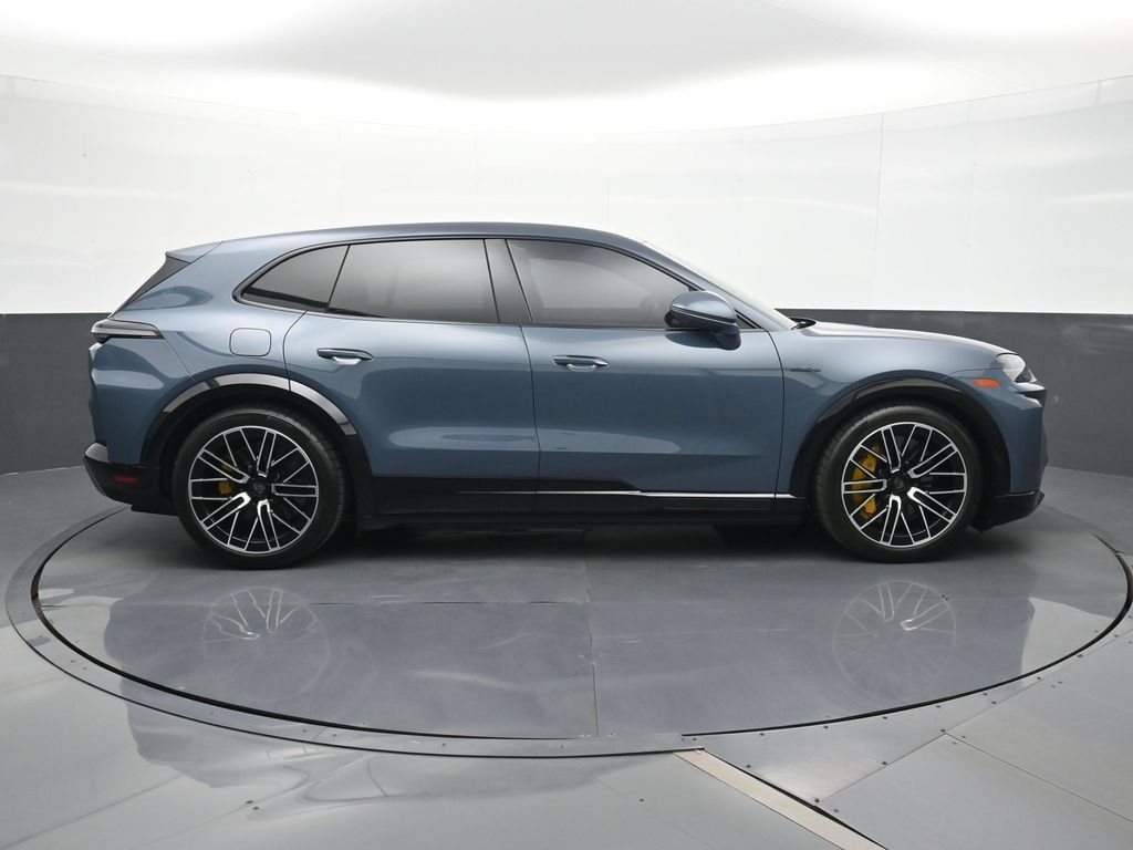Certified 2026 Porsche Cayenne Turbo AWD/4WD image 25