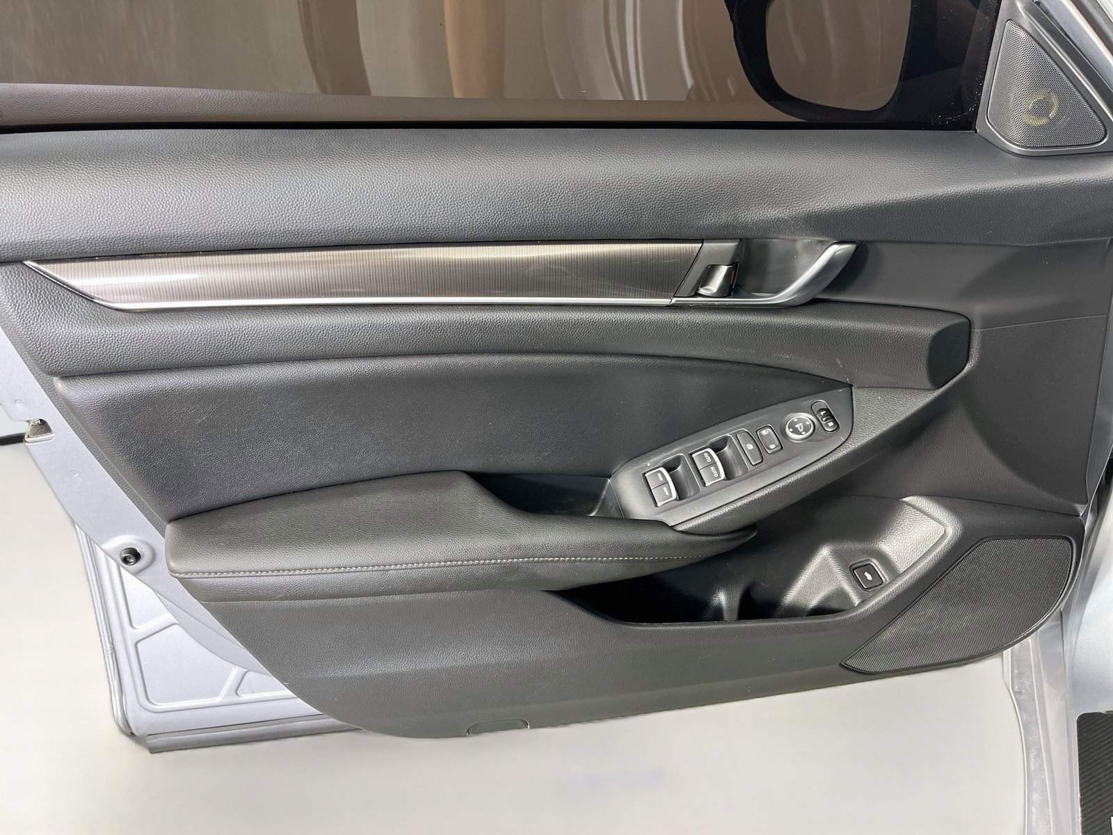 Used 2020 Honda Accord Sport image 25