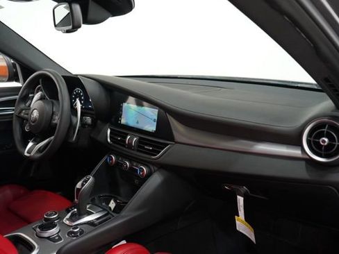Used 2025 Alfa Romeo Giulia Veloce image 16