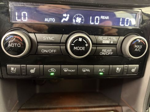 Used 2022 Subaru Ascent Touring AWD/4WD image 26