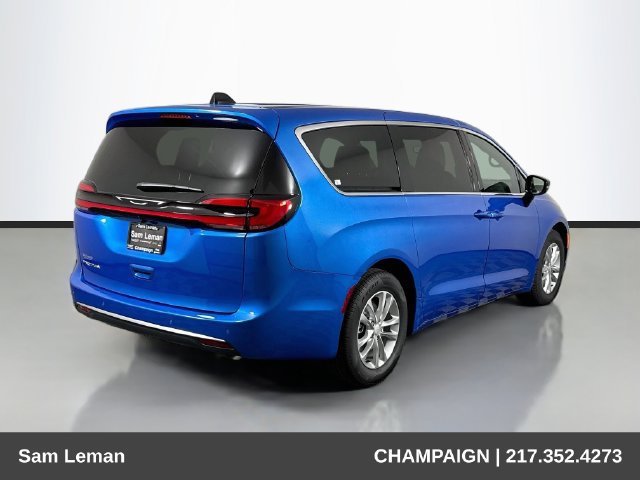 New 2027 Chrysler Pacifica Select FWD image 7