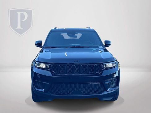 New 2025 Jeep Grand Cherokee Altitude image 3