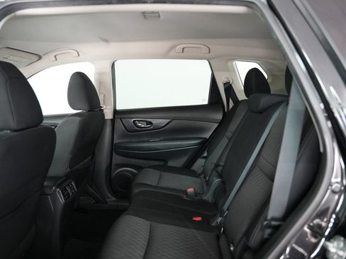 Used 2020 Nissan Rogue SV FWD image 32