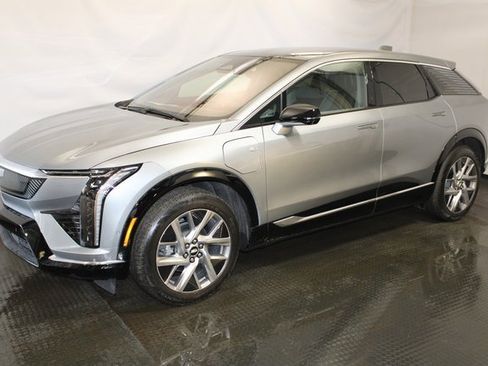 New 2026 Cadillac Optiq Luxury 1 image 2