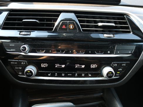 Used 2020 BMW 530i xDrive w/ Convenience Package image 33