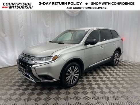 Used 2020 Mitsubishi Outlander ES image 1
