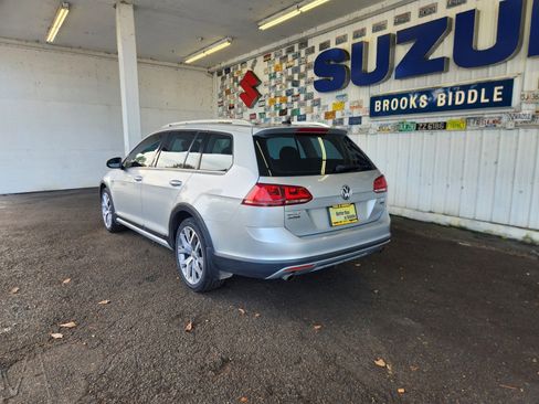 Used 2017 Volkswagen Golf Alltrack SEL image 9