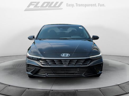 Used 2025 Hyundai Elantra SEL FWD image 2