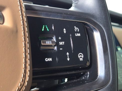 Used 2025 Land Rover Range Rover Sport SE image 23