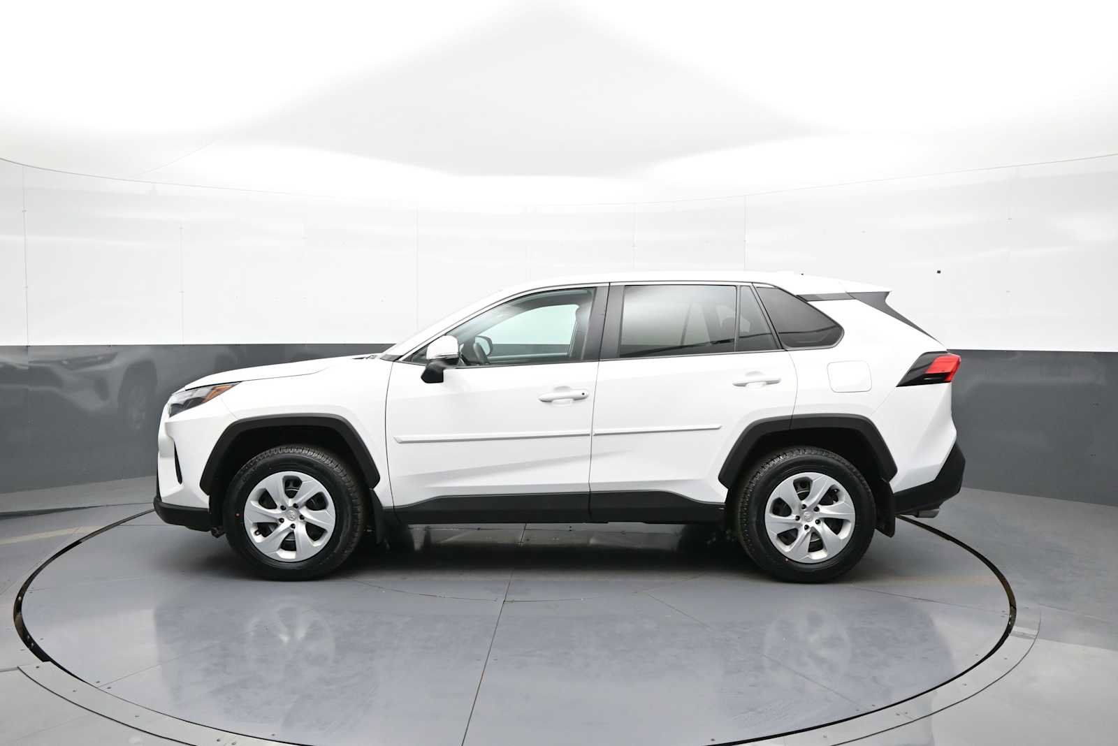 Certified 2023 Toyota RAV4 LE AWD/4WD image 9