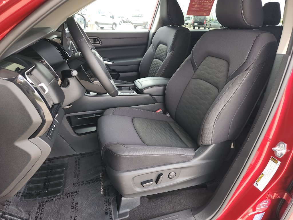 Certified 2026 Nissan Pathfinder SV FWD image 13