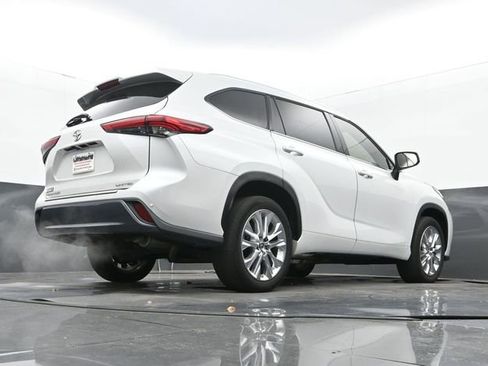 Used 2023 Toyota Highlander Limited image 11