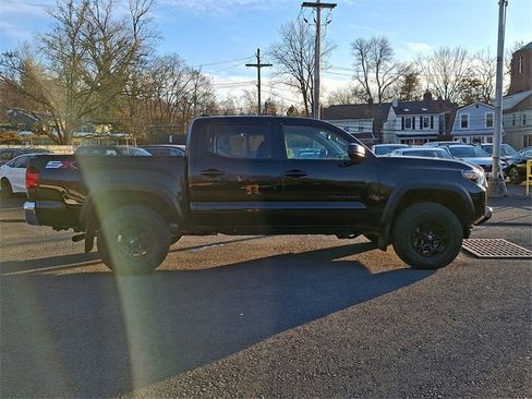 Used 2023 Toyota Tacoma TRD Sport image 6