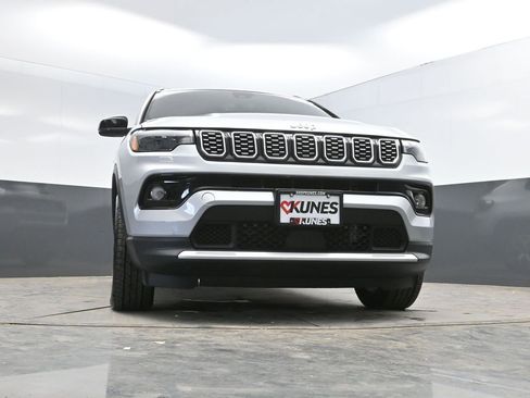 Used 2025 Jeep Compass Limited AWD/4WD image 31