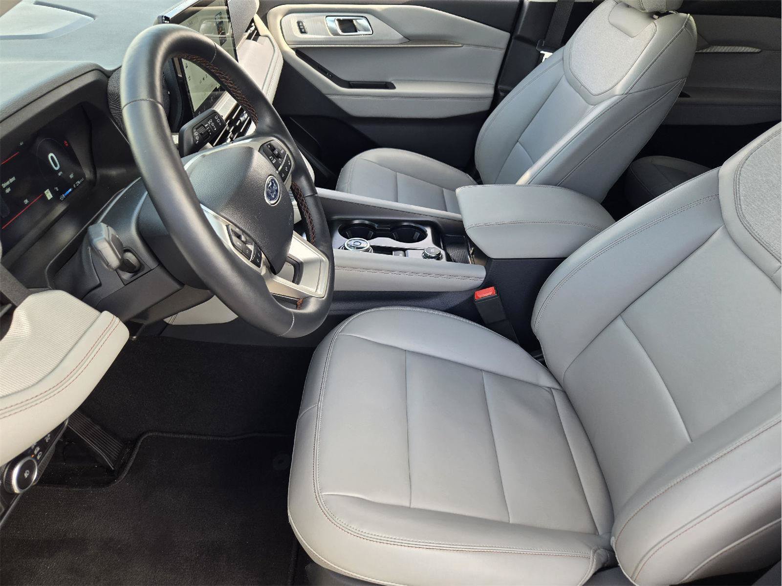 Used 2025 Ford Explorer Active w/ Active Comfort Package RWD image 12