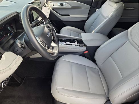 Certified 2025 Ford Explorer Active w/ Active Comfort Package RWD image 12