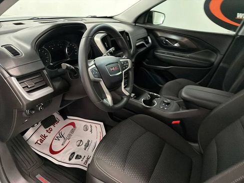 Used 2024 GMC Terrain SLE w/ Driver Convenience Package FWD image 11